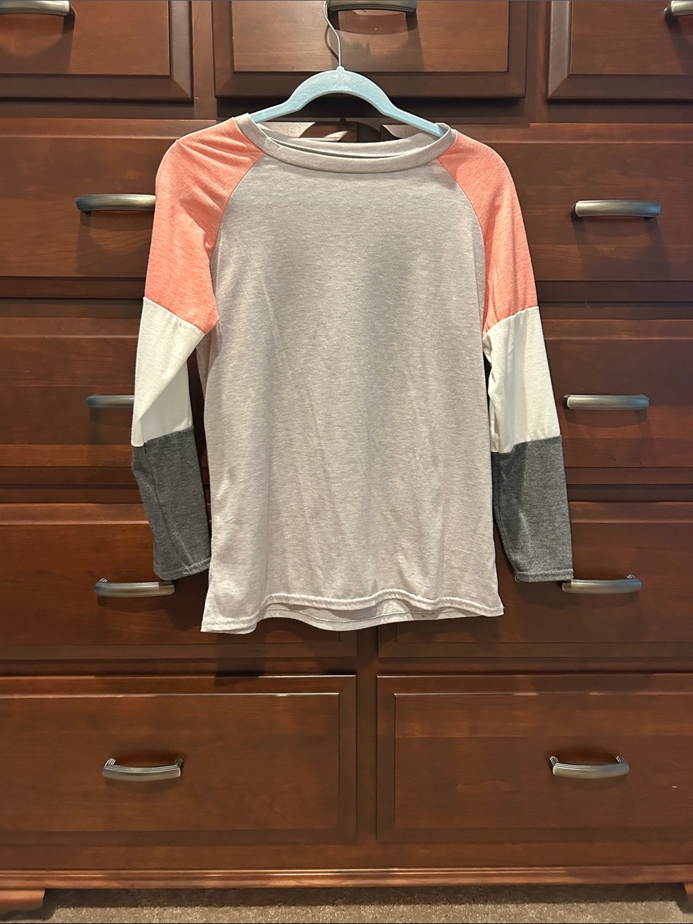 Women’s size medium' Colorblock Long Sleeve Tee - Coral, White & Gray